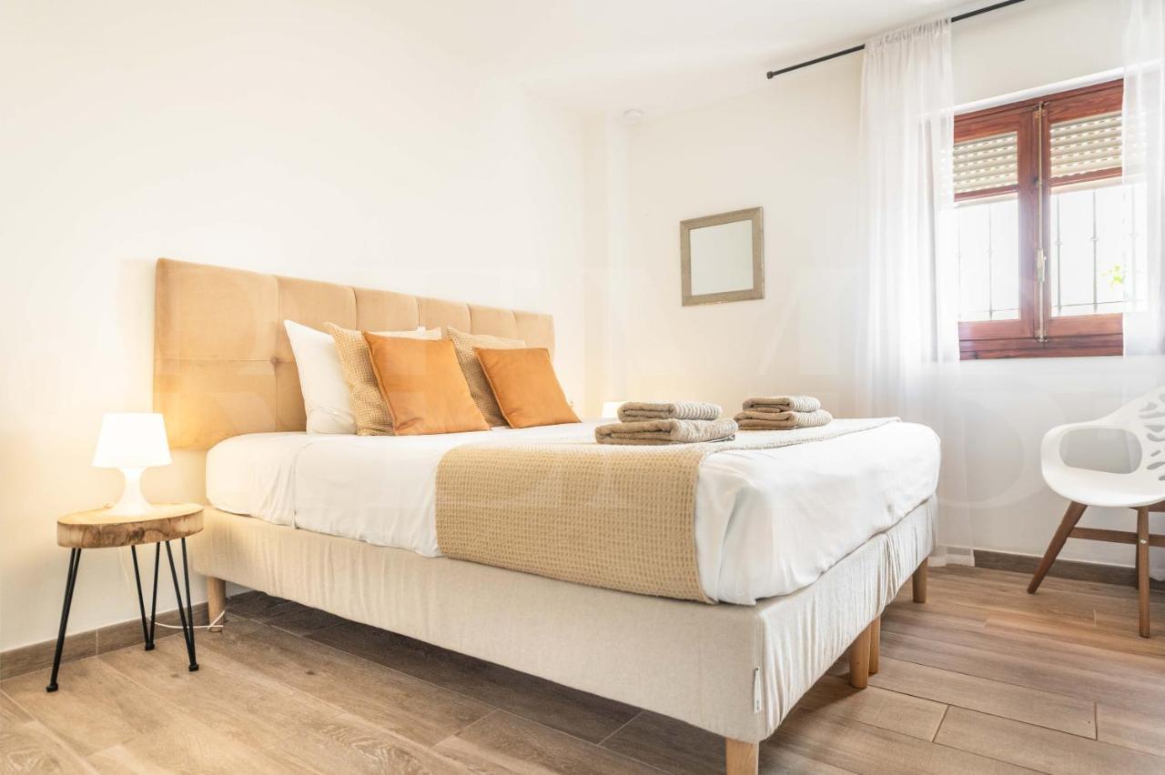 Spacious Apartment Next To Plaza De La Merced By Rems Málaga Eksteriør billede