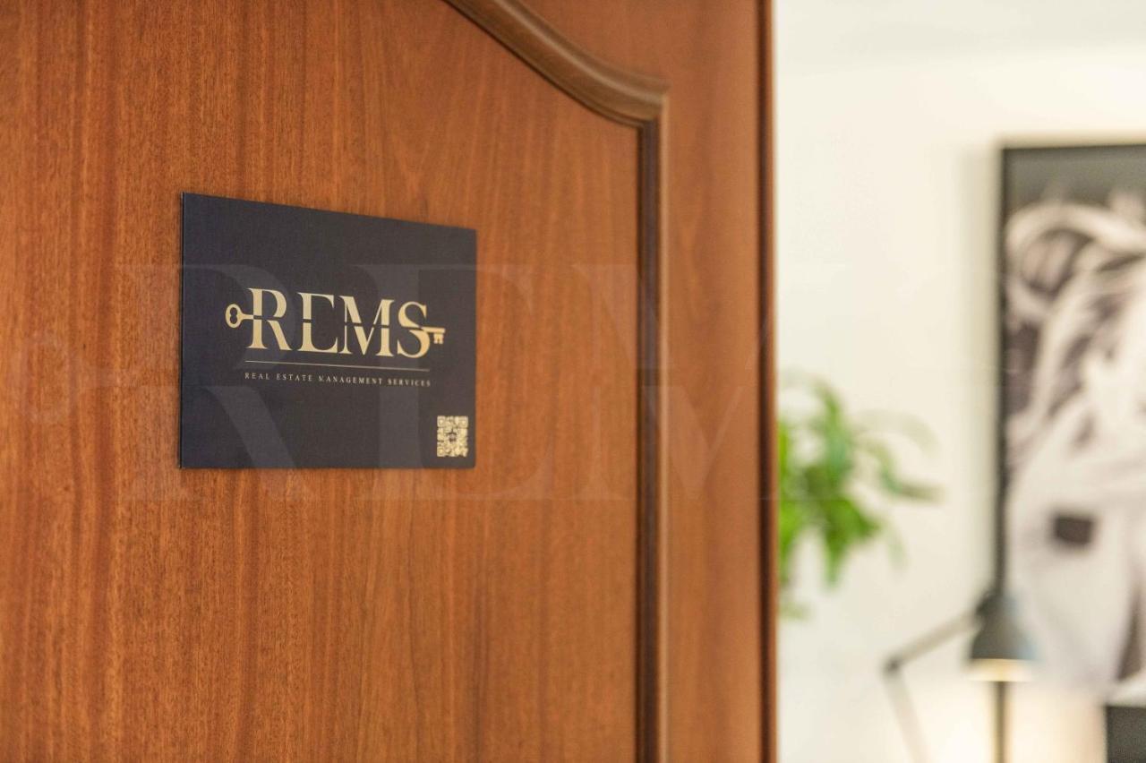 Spacious Apartment Next To Plaza De La Merced By Rems Málaga Eksteriør billede
